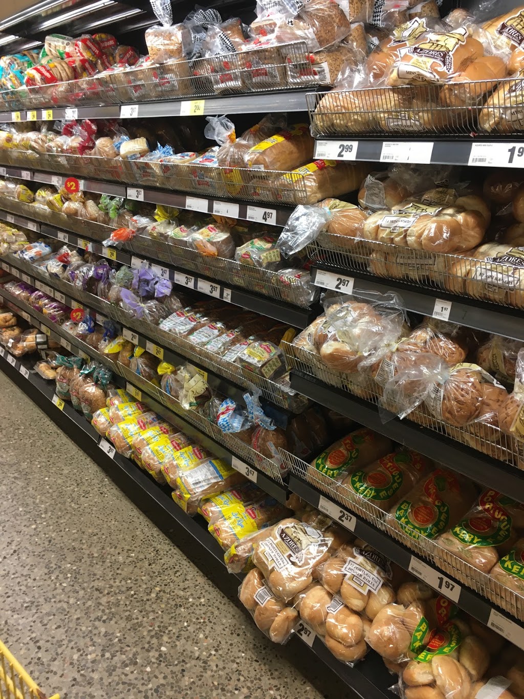 Ross & Lindsays No Frills | 1515 King St E, Cambridge, ON N3H 3R6, Canada | Phone: (866) 987-6453