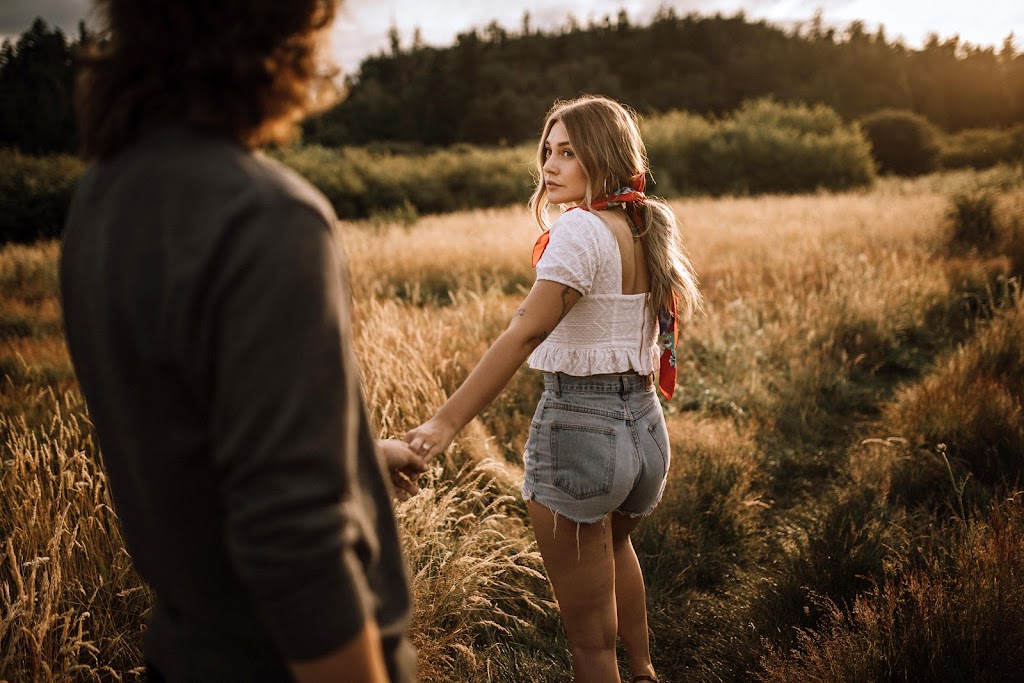 Wild Oak Collective | 6537 Wallace Dr, Brentwood Bay, BC V8M 1J8, Canada | Phone: (306) 261-4930