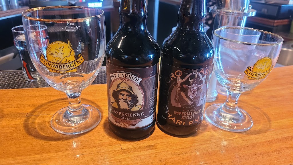 Resto Bar Le Repaire | 105 Rue Honfleur, Sainte-Monique, QC G0W 2T0, Canada | Phone: (418) 301-8555