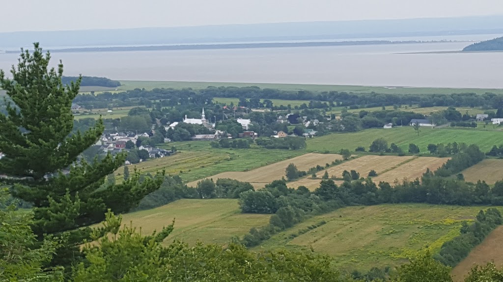 Houses on the Cape | 201, 138 Boulevard Sainte-Anne, Saint-Joachim, QC G0A 3X0, Canada | Phone: (418) 827-6777