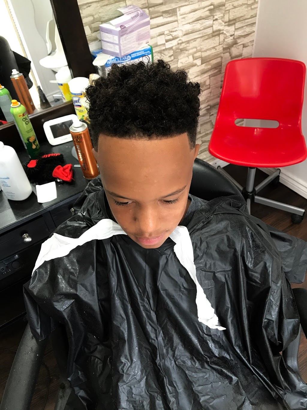 Raw Cutz Barbershop | 218 Waverly St S, Oshawa, ON L1J 5V4, Canada | Phone: (416) 474-0109