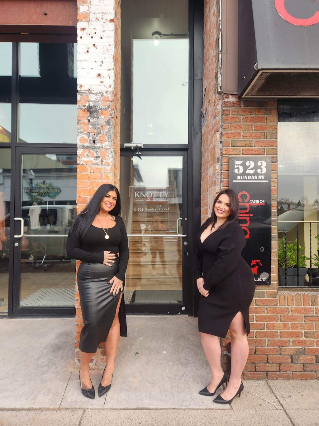 Knotty Beauty Inc | 521 Dundas St, Woodstock, ON N4S 1C3, Canada | Phone: (519) 320-0694