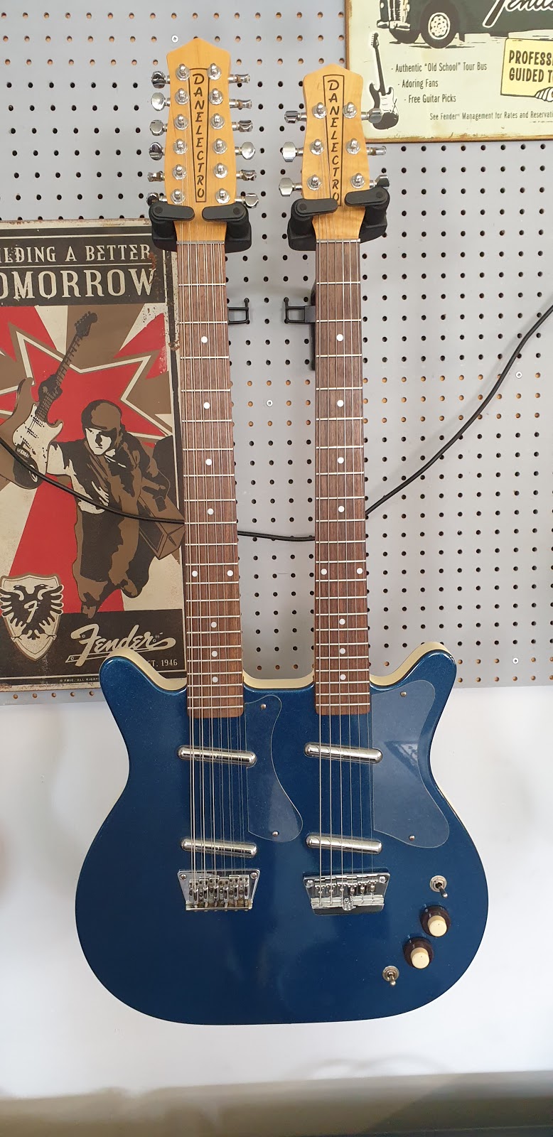 Van Halteren Music Centre | 8 Wellington St, Lindsay, ON K9V 3N1, Canada | Phone: (705) 324-2111
