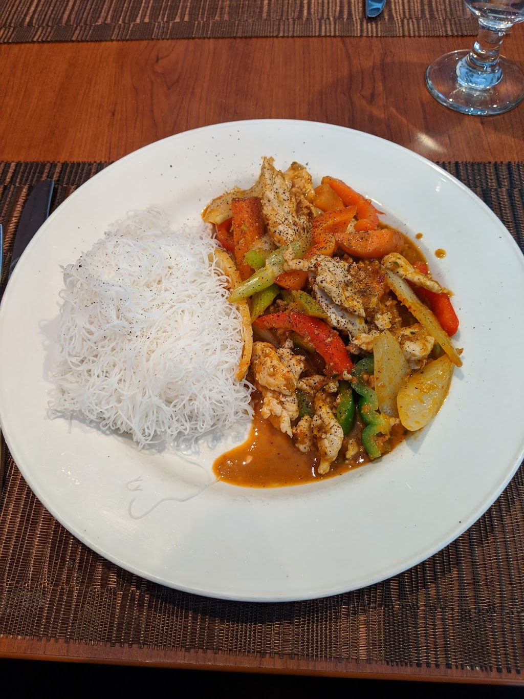 Restaurant Royaume Khmer | 310 Boulevard Sir-Wilfrid-Laurier, Mont-Saint-Hilaire, QC J3H 2X2, Canada | Phone: (450) 446-8887