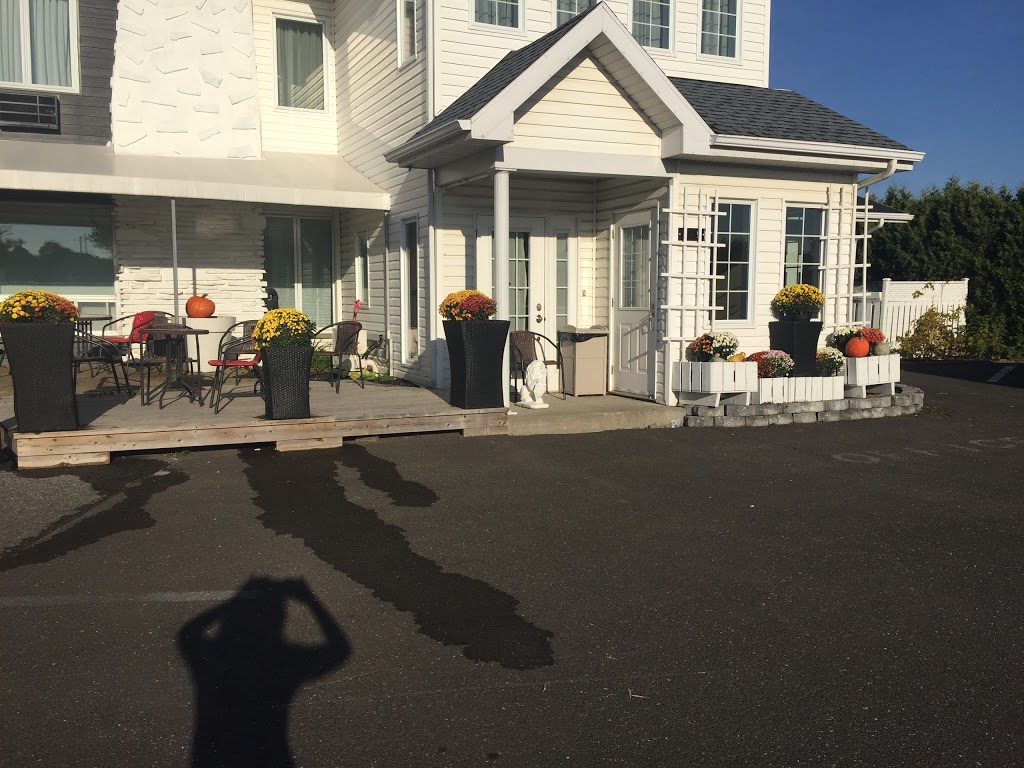 Hôtel Kennedy/Boutique | 129 Route du Président-Kennedy, Lévis, QC G6V 6C8, Canada | Phone: (418) 837-0233