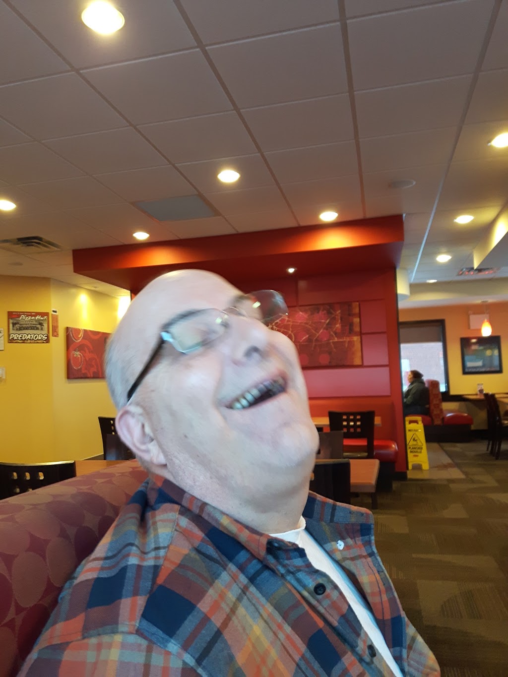 Pizza Hut | 464 Topsail Rd, St. Johns, NL A1E 2C2, Canada | Phone: (709) 745-5555