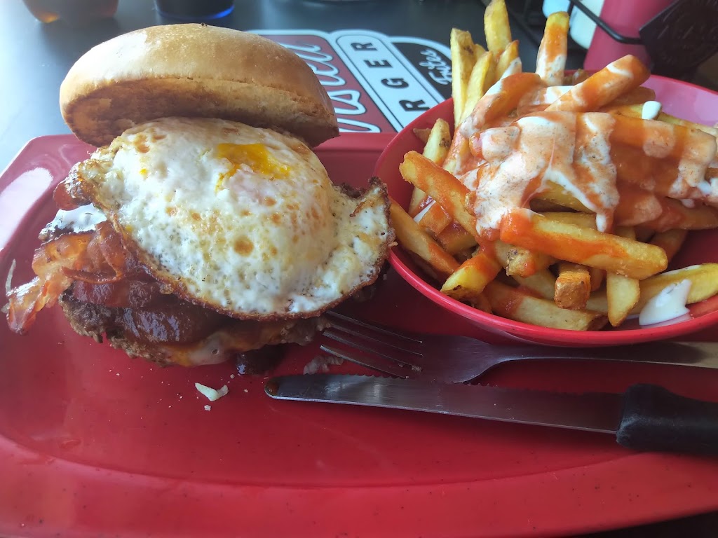 Twisted Burger | 205 Rue Saint-Louis, LeMoyne, QC J4R 2L3, Canada | Phone: (450) 646-5974
