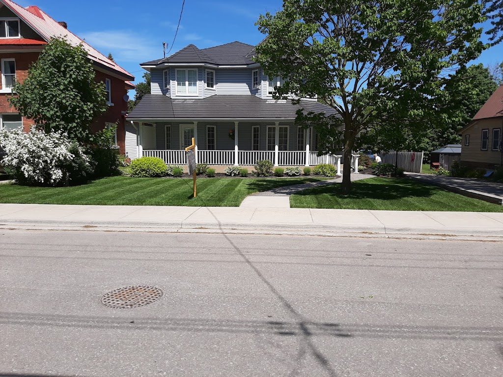 The Lawn Ladd | 1607 Rimkey Cres, Severn, ON L3V 0E9, Canada | Phone: (705) 818-9720