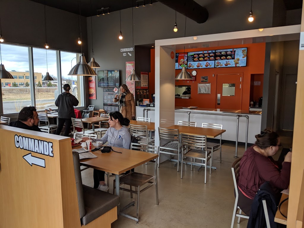 Planète Poutine | 140 Rue Robitaille, Granby, QC J2H 0R9, Canada | Phone: (450) 375-7557