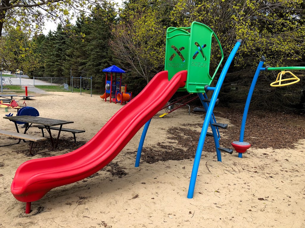 Parc de Cedarbrook | 1571 Rue du Champagne, Saint-Lazare, QC J7T 2C1, Canada | Phone: (450) 424-8000