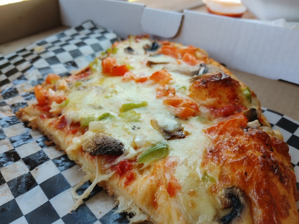 Moms pizza | 2845 Hwy 6, Lions Head, ON N0H 1W0, Canada | Phone: (519) 793-4020