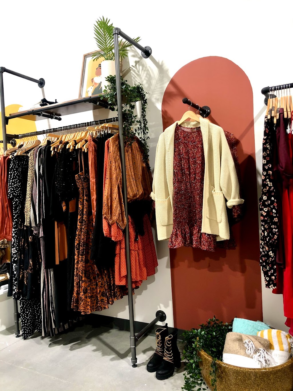 The Skinny | 1 Outlet Collection Way Unit #234, Edmonton, AB T9E 1J5, Canada | Phone: (587) 695-0084