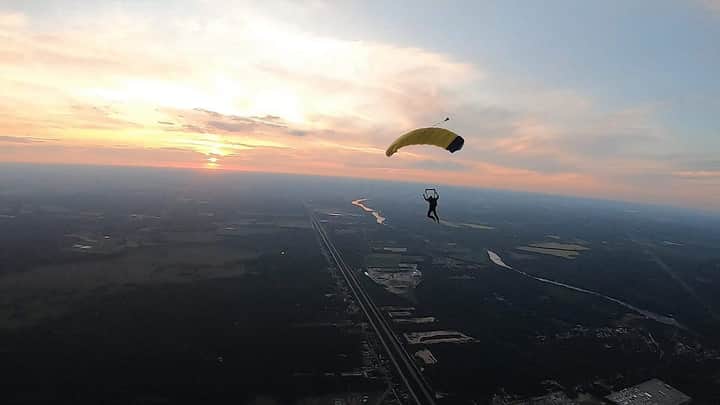 Parachutisme Adrénaline Trois-Rivières | 3281 rue de laéroport, Trois-Rivières, QC G9A 5E1, Canada | Phone: (819) 377-9292