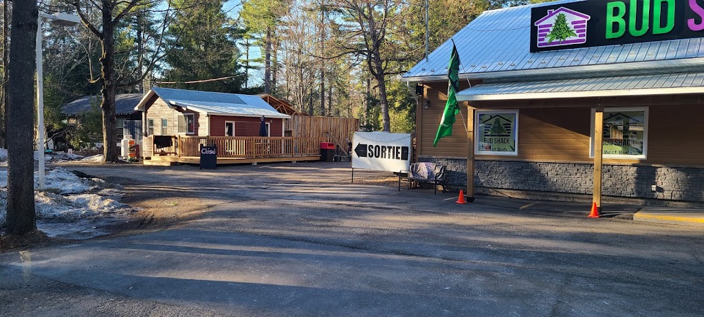 Kanehsatake snack shack | 411c Rue St Michel, Oka, QC J0N 1E0, Canada | Phone: (514) 346-2669