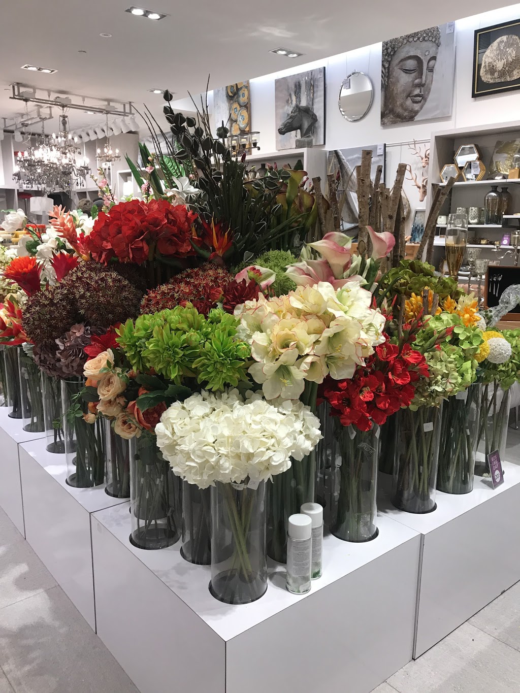 Le Living | 3035 Boulevard le Carrefour, Laval, QC H7T 1C8, Canada | Phone: (450) 682-2111