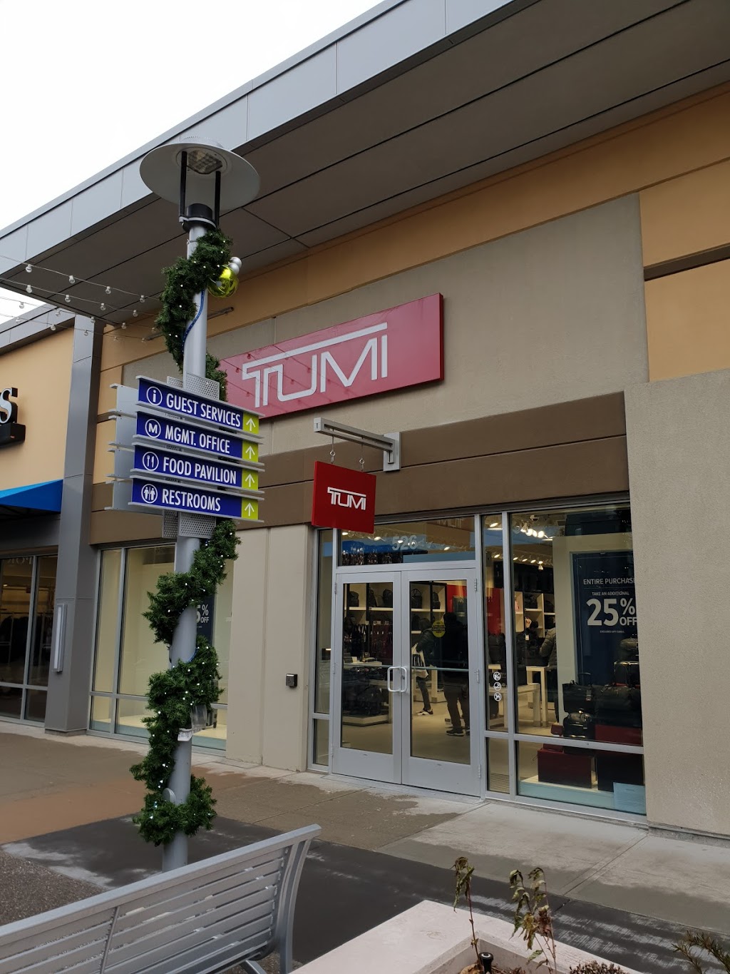 TUMI Outlet Store 13850 Steeles Ave W 526, Halton Hills, ON L7G 0J1