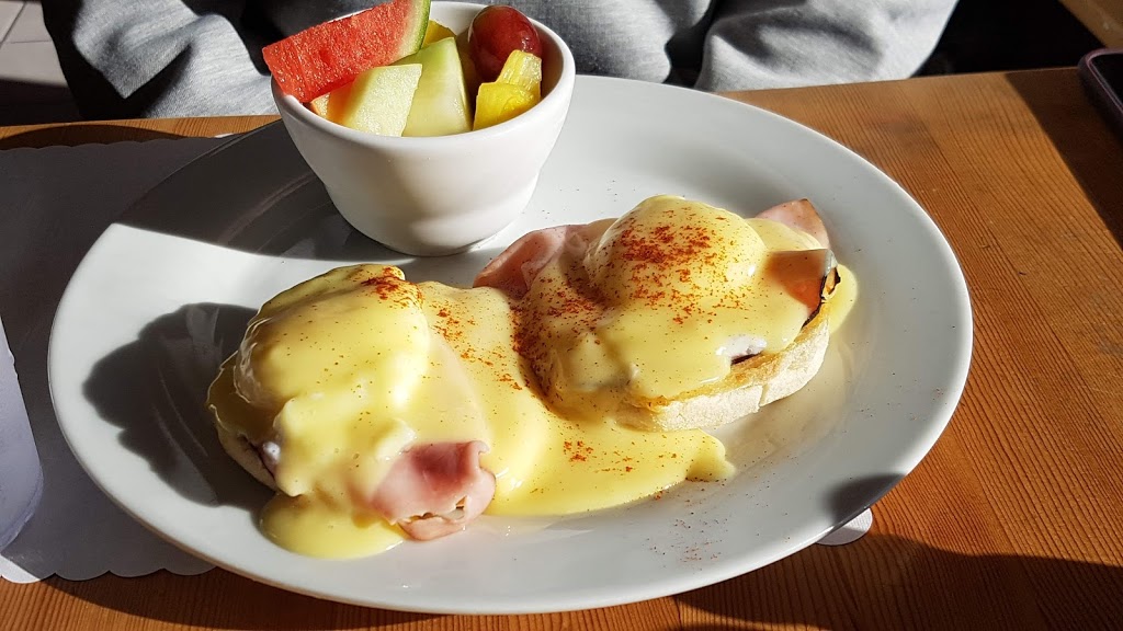 Suzys Cafe | 196 Esplanade, Harrison Hot Springs, BC V0M 1K0, Canada | Phone: (604) 491-1101