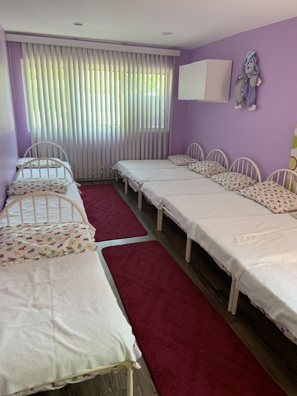 Garderie Malysh | 5654 Wolseley Ave, Côte Saint-Luc, QC H4W 2L3, Canada | Phone: (514) 892-6665
