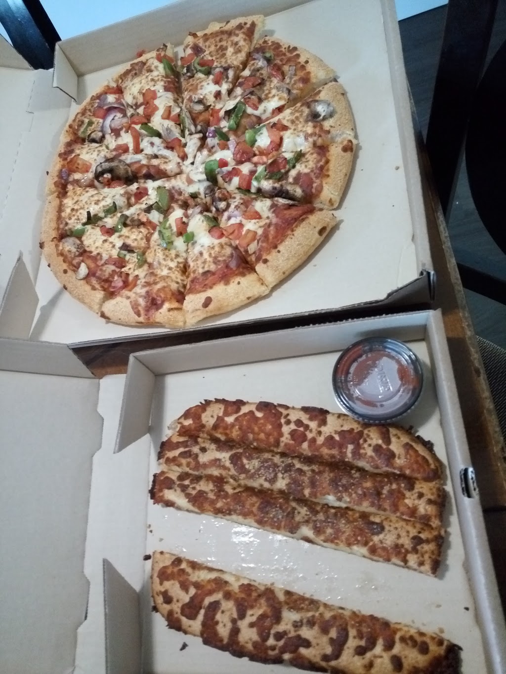 Pizza Hut | 1062 17 Ave SW, Calgary, AB T2T 0A5, Canada | Phone: (403) 310-1010