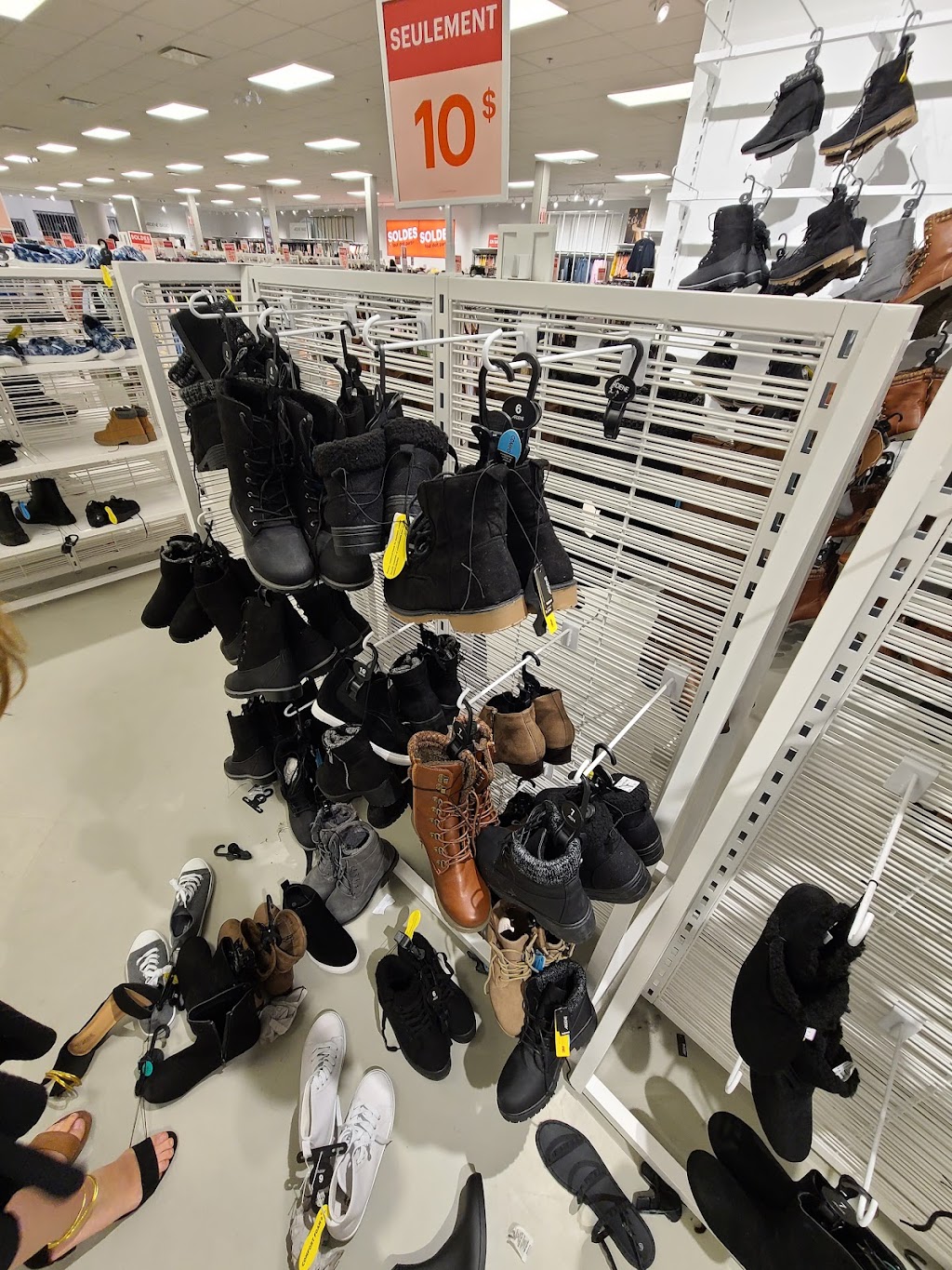 Ardene | 1600 Boul. le Corbusier, Laval, QC H7S 1Y9, Canada | Phone: (514) 227-3469