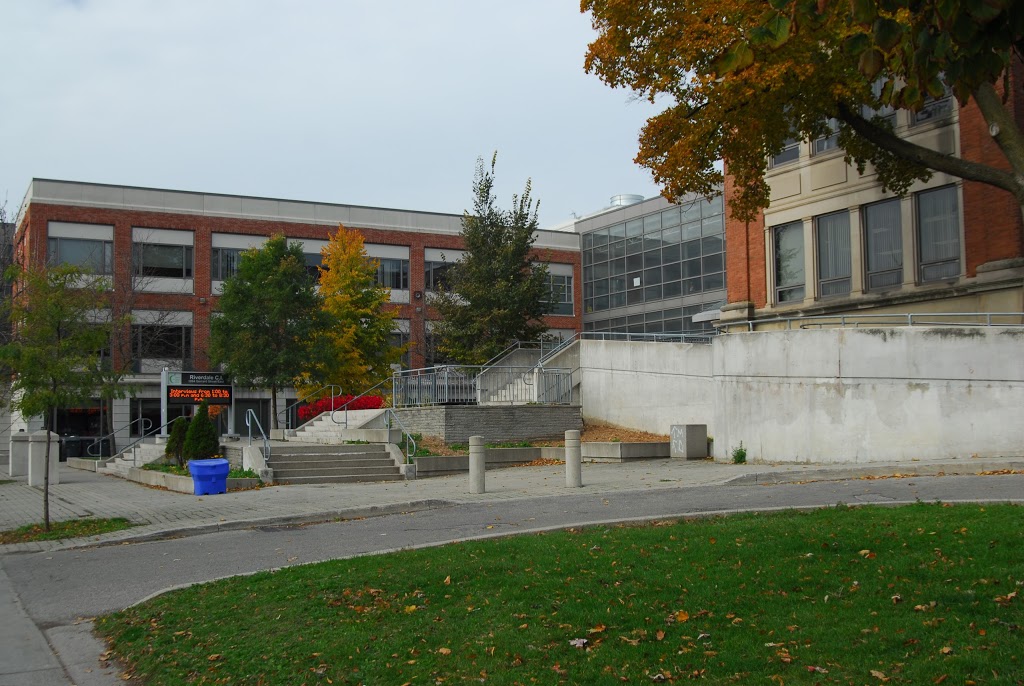 Riverdale Collegiate Institute | 1094 Gerrard St E, Toronto, ON M4M 2A1, Canada | Phone: (416) 393-9820