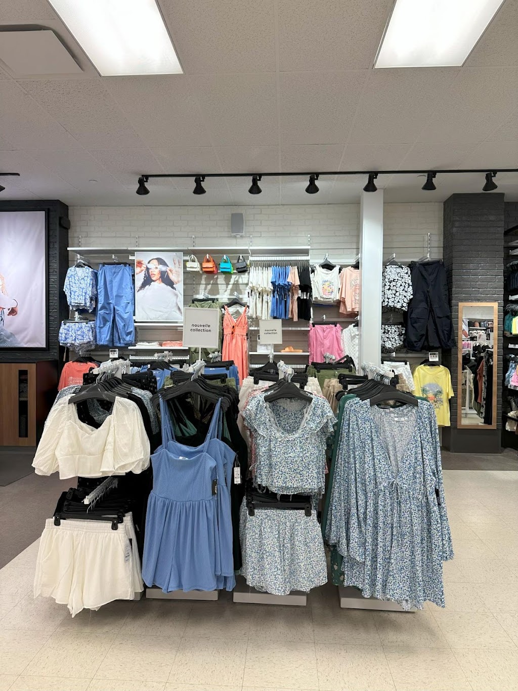 Ardene | 1221 Bd Marcotte #52, Roberval, QC G8H 3B8, Canada | Phone: (581) 536-0001