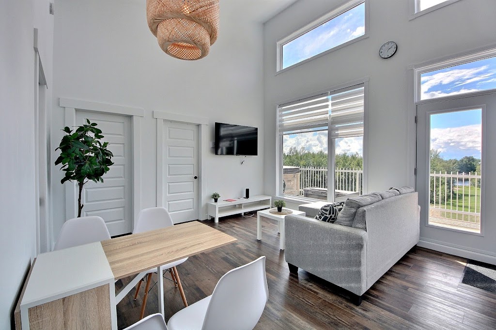 Chalets Locatifs : Les triplés du Rocher | 200 Chem. du Faubourg des Jardins, Alma, QC G8B 5V3, Canada | Phone: (418) 719-0677