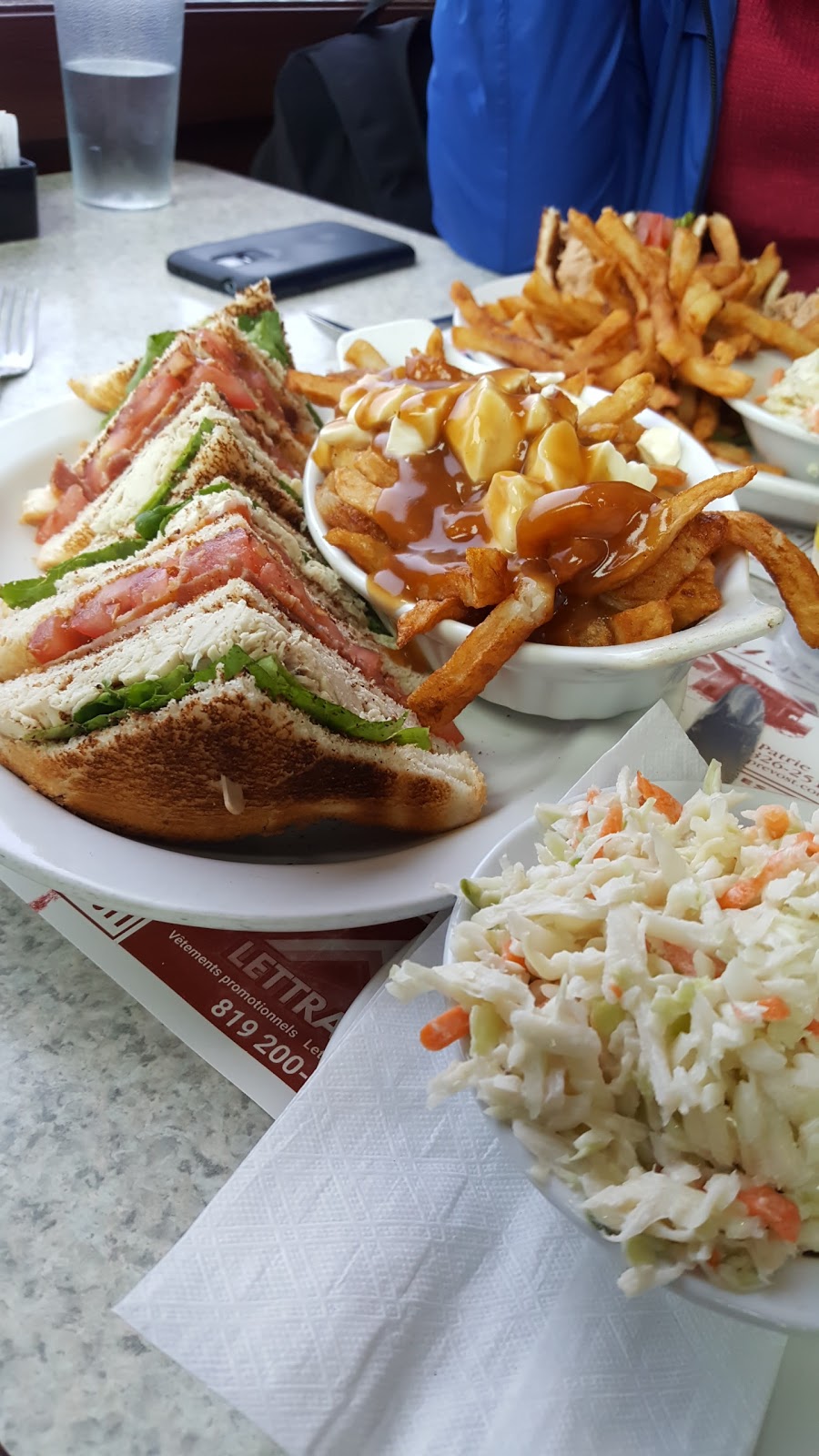 Resto Bar Hélène | 9030, rue de la Montagne, Valcourt, QC J0E 2L0, Canada | Phone: (450) 532-3575