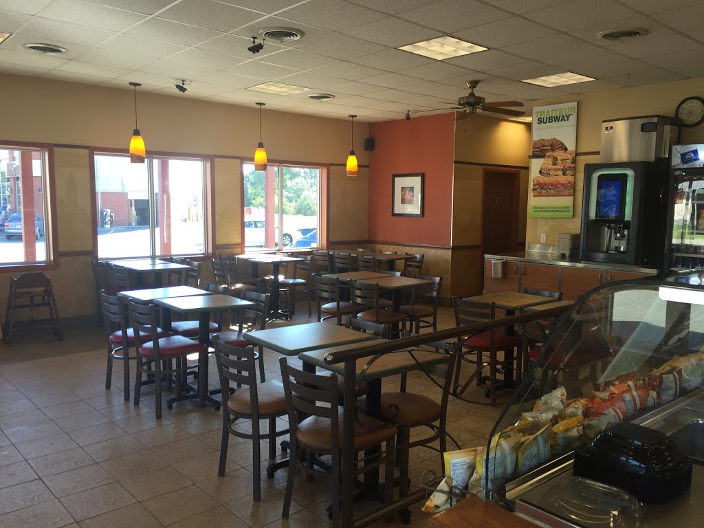 Restaurant SUBWAY | 5540 QC-112, Ascot Corner, QC J0B 1A0, Canada | Phone: (819) 562-6555