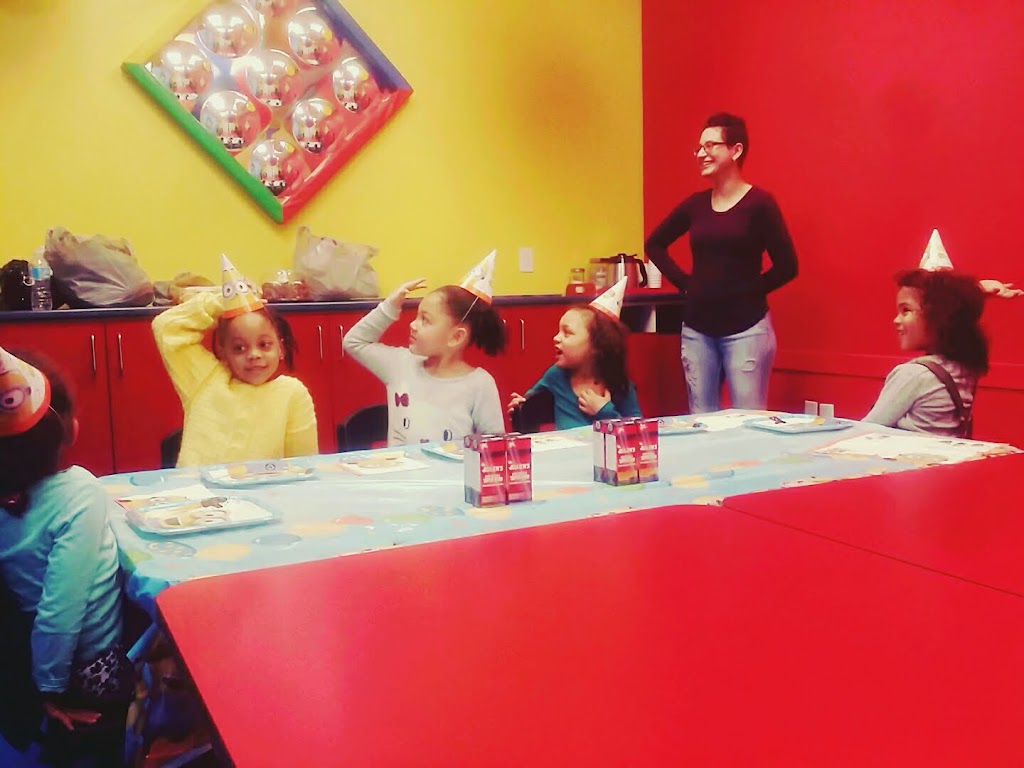 Balls of Fun - Kids Gym Playcentre & Playground | 3615 Laird Rd 15 & 16, Mississauga, ON L5L 5Z8, Canada | Phone: (905) 828-4386