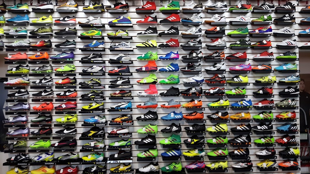 Soccer corner | 5705c Boulevard Taschereau, Brossard, QC J4Z 1A4, Canada | Phone: (450) 445-1484