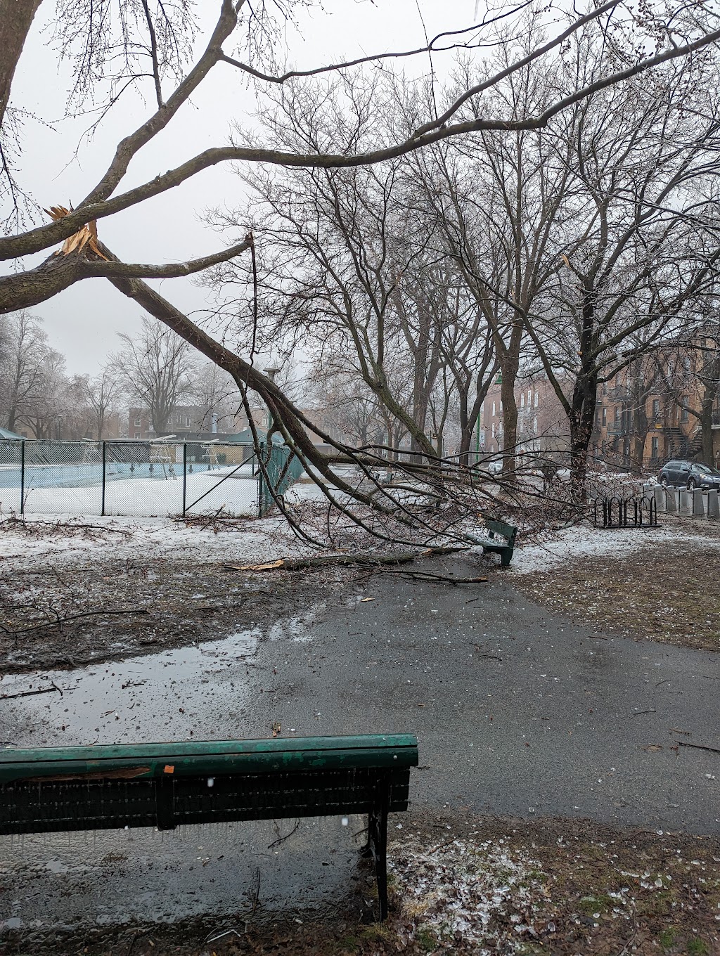 John F.-Kennedy Park | Av. Ducharme, Montréal, QC H2V 3N5, Canada | Phone: (514) 872-0311