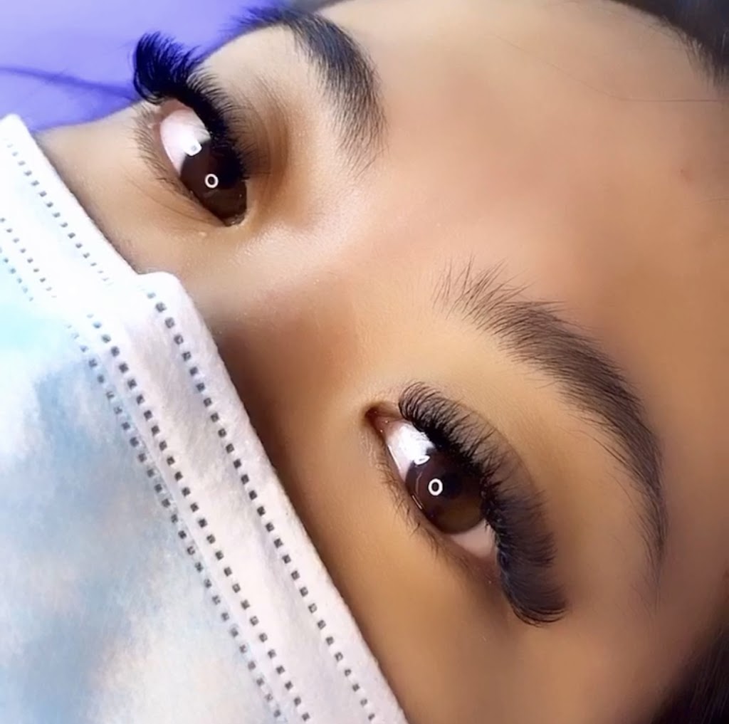 The Lash Out | 274 Dalgleish Garden, Milton, ON L9T 6Z7, Canada | Phone: (647) 879-1145