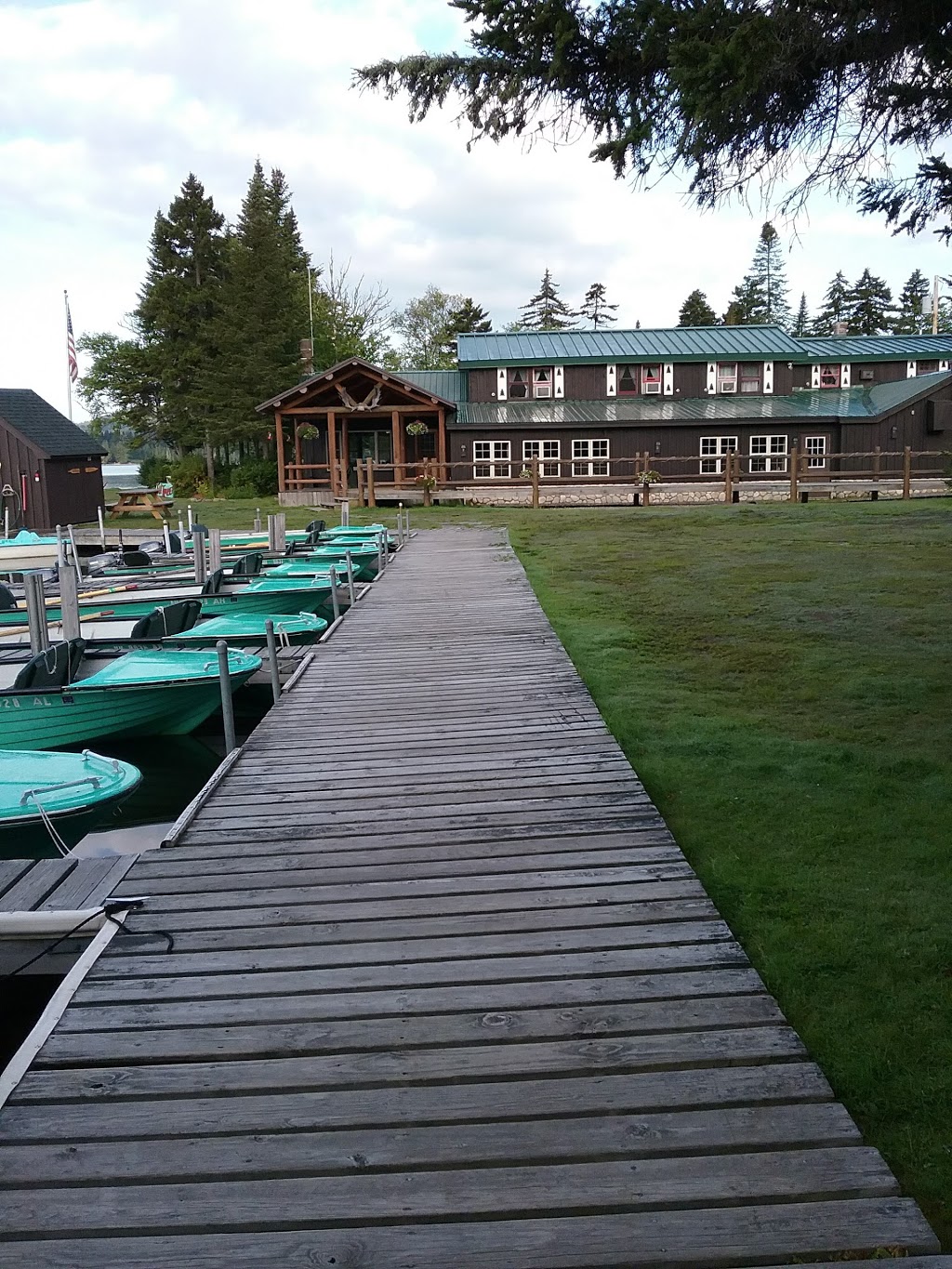 Tall Timber Lodge | 609 Beach Rd, Pittsburg, NH 03592, USA | Phone: (603) 538-6651