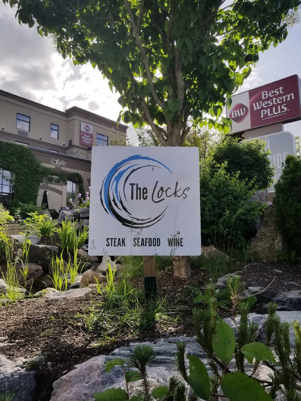 The Locks Perth | 82 Peter St Unit 1, Perth, ON K7H 1S2, Canada | Phone: (613) 326-0380