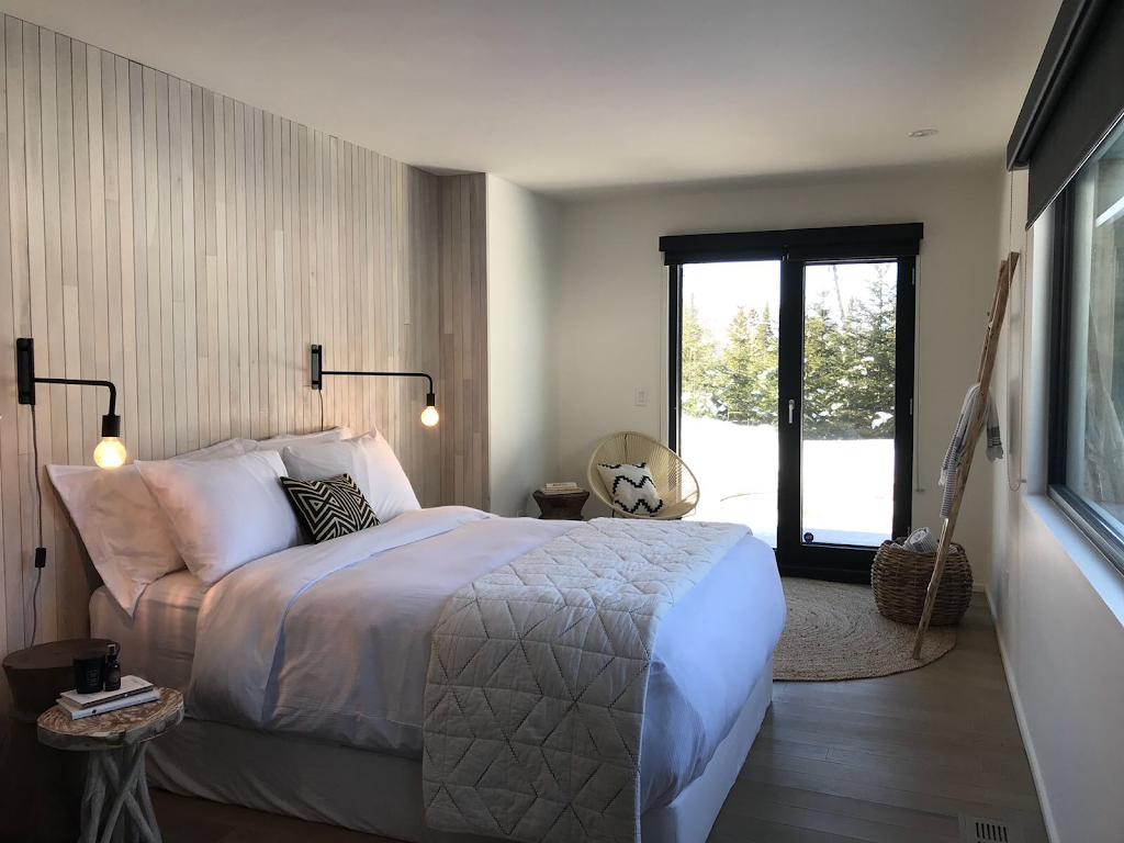 Umari Casa 122 | 69 Chemin de la Pointe-aux-Pères, Lac-Supérieur, QC J0T 1P0, Canada | Phone: (416) 731-6258