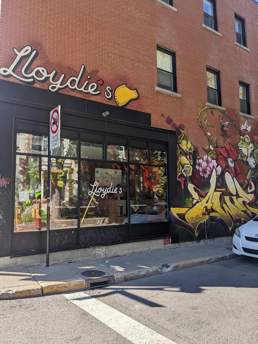 Lloydies St-Henri | 4601 R. Notre Dame O, Montréal, QC H4C 1S5, Canada | Phone: (514) 938-3883