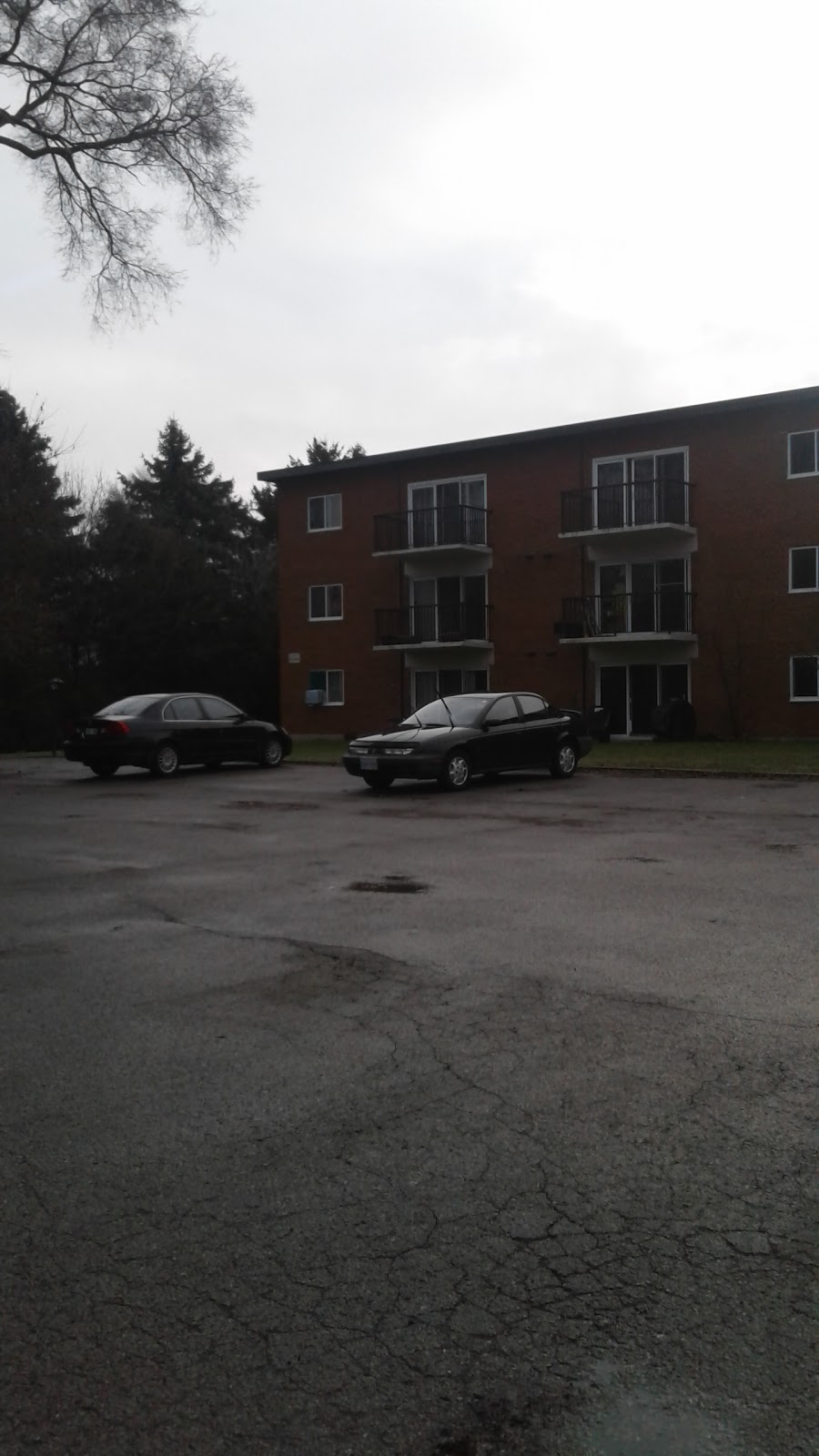 Hibiscus Garden Apartments | 629 Huron St, London, ON N5Y 4J6, Canada | Phone: (226) 212-0853