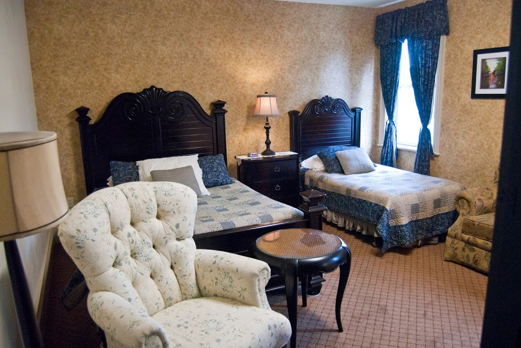Stirling Lodge | 2 Drummond St, Newboro, ON K0G 1P0, Canada | Phone: (613) 272-2435