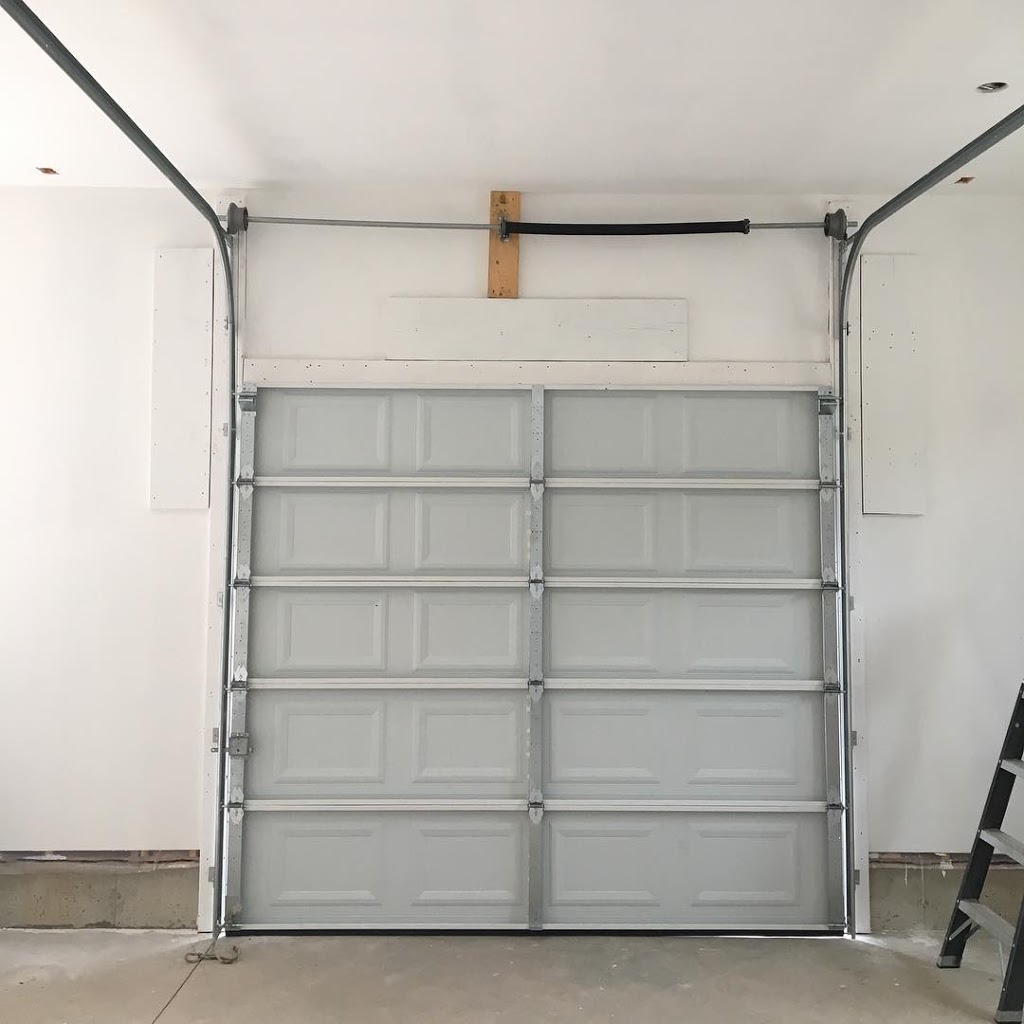 Manara Services Garage Doors | 2200 Roche Ct #811, Mississauga, ON L5K 3Z6, Canada | Phone: (647) 865-6476
