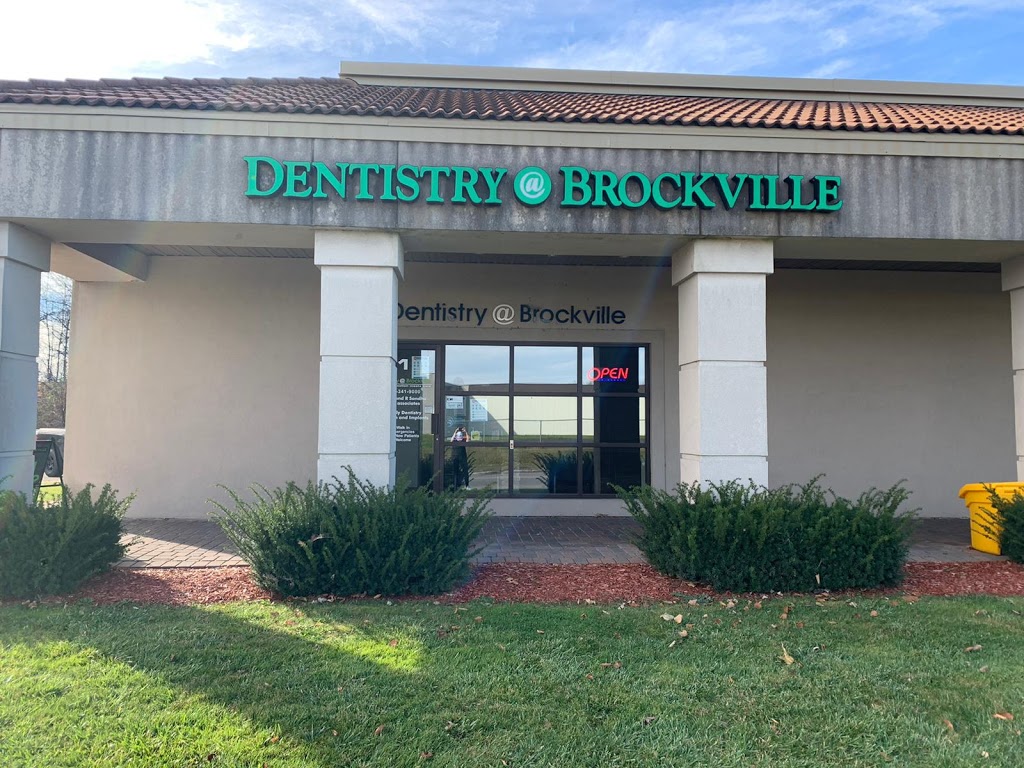 Dentistry @ Brockville | 2211 Parkedale Ave, Brockville, ON K6V 6B2, Canada | Phone: (613) 341-9000