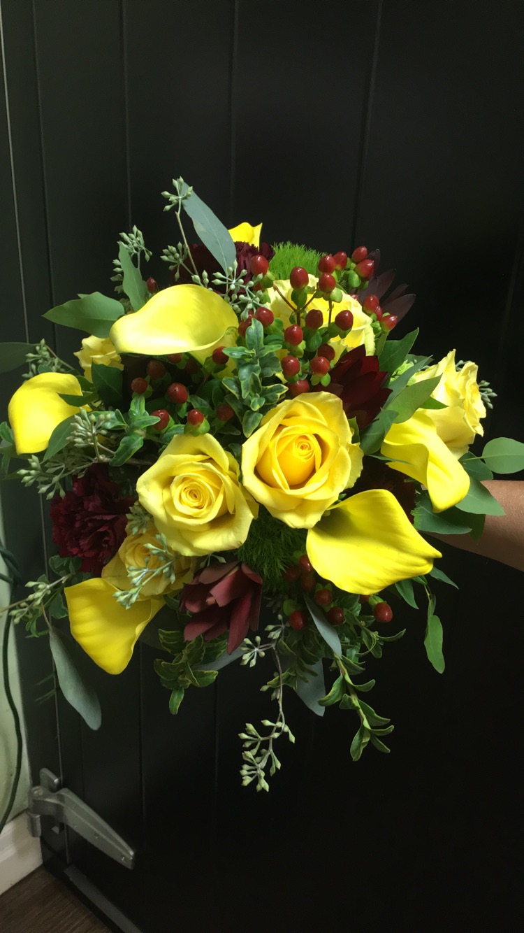 Applewood Village Florist | 1077 N Service Rd Unit #16, Mississauga, ON L4Y 1A6, Canada | Phone: (905) 279-7673