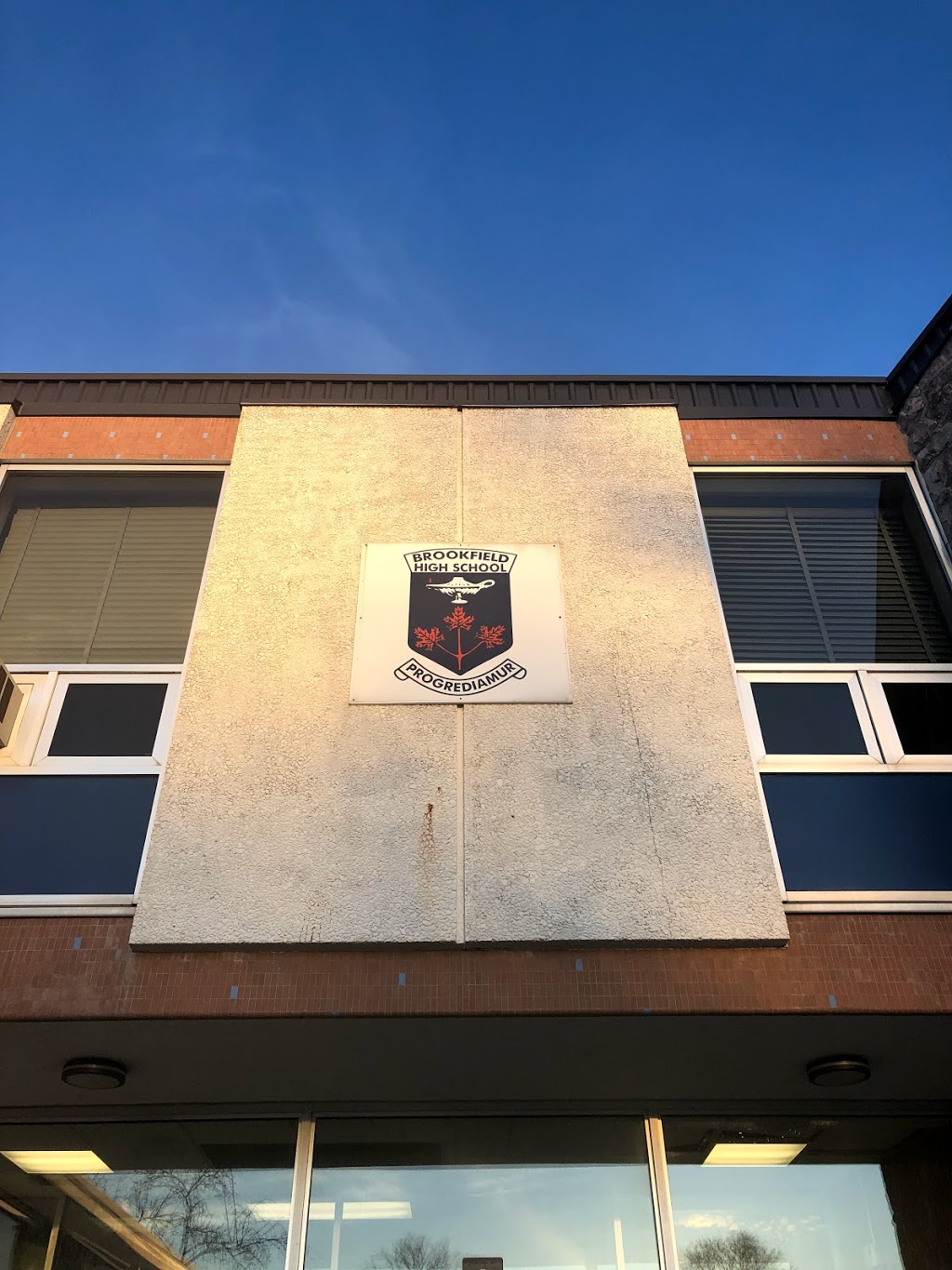 Brookfield High School | 824 Brookfield Rd, Ottawa, ON K1V 6J3, Canada | Phone: (613) 733-0610