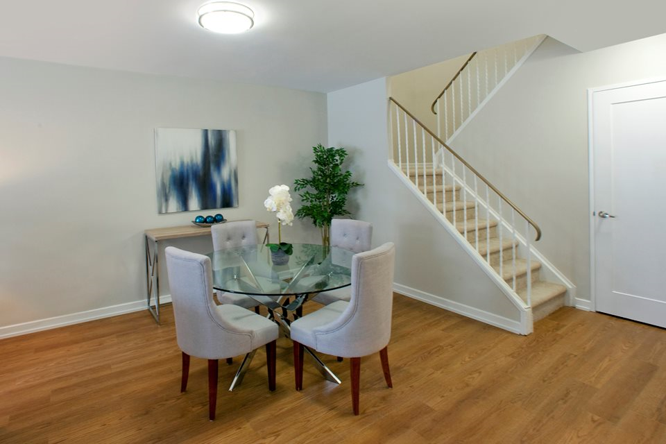 Carriage Hill | 122 Colborne St E, Oshawa, ON L1G 7B3, Canada | Phone: (905) 434-3972
