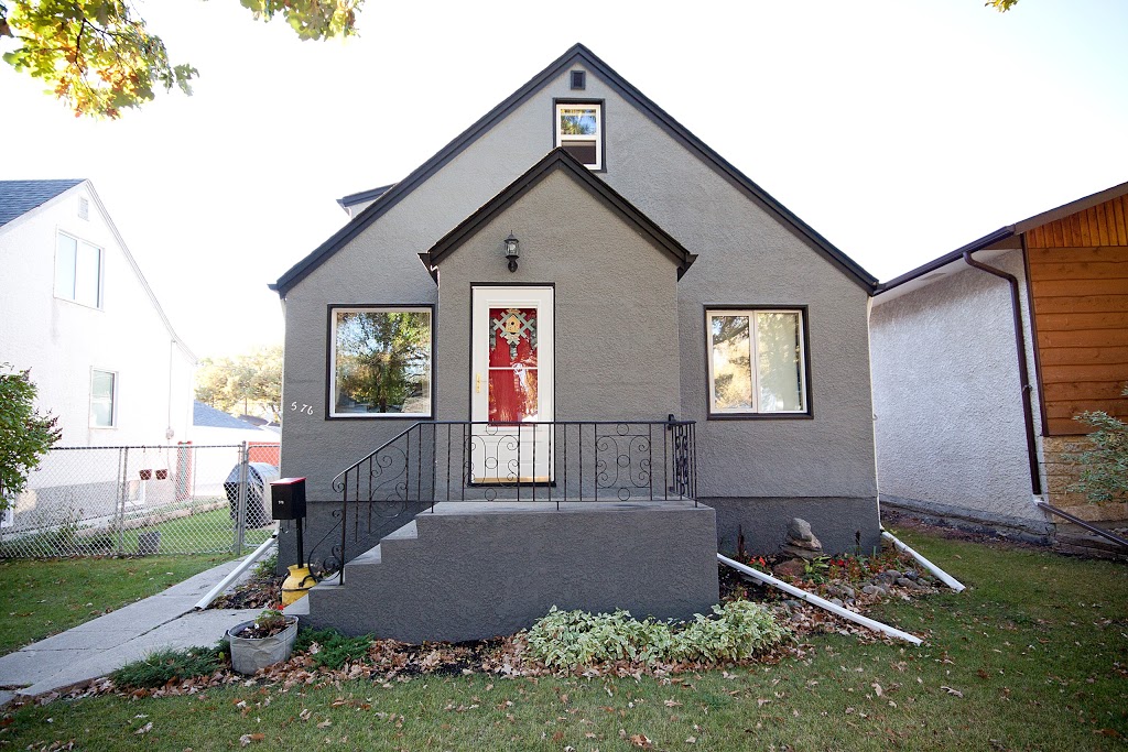 Defining Space Decorating | 158 Handyside Ave, Winnipeg, MB R2M 0M9, Canada | Phone: (204) 229-9775
