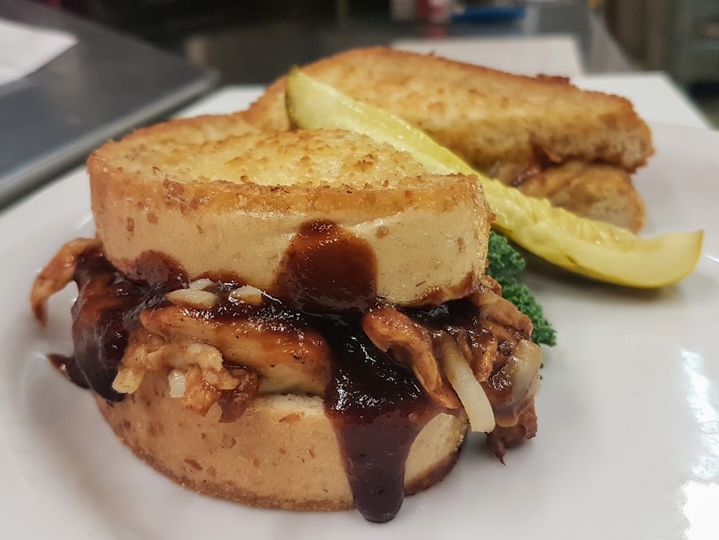 Rivercrest Inn | 4200 Main St, West Saint Paul, MB R4A 2A2, Canada | Phone: (204) 339-5206