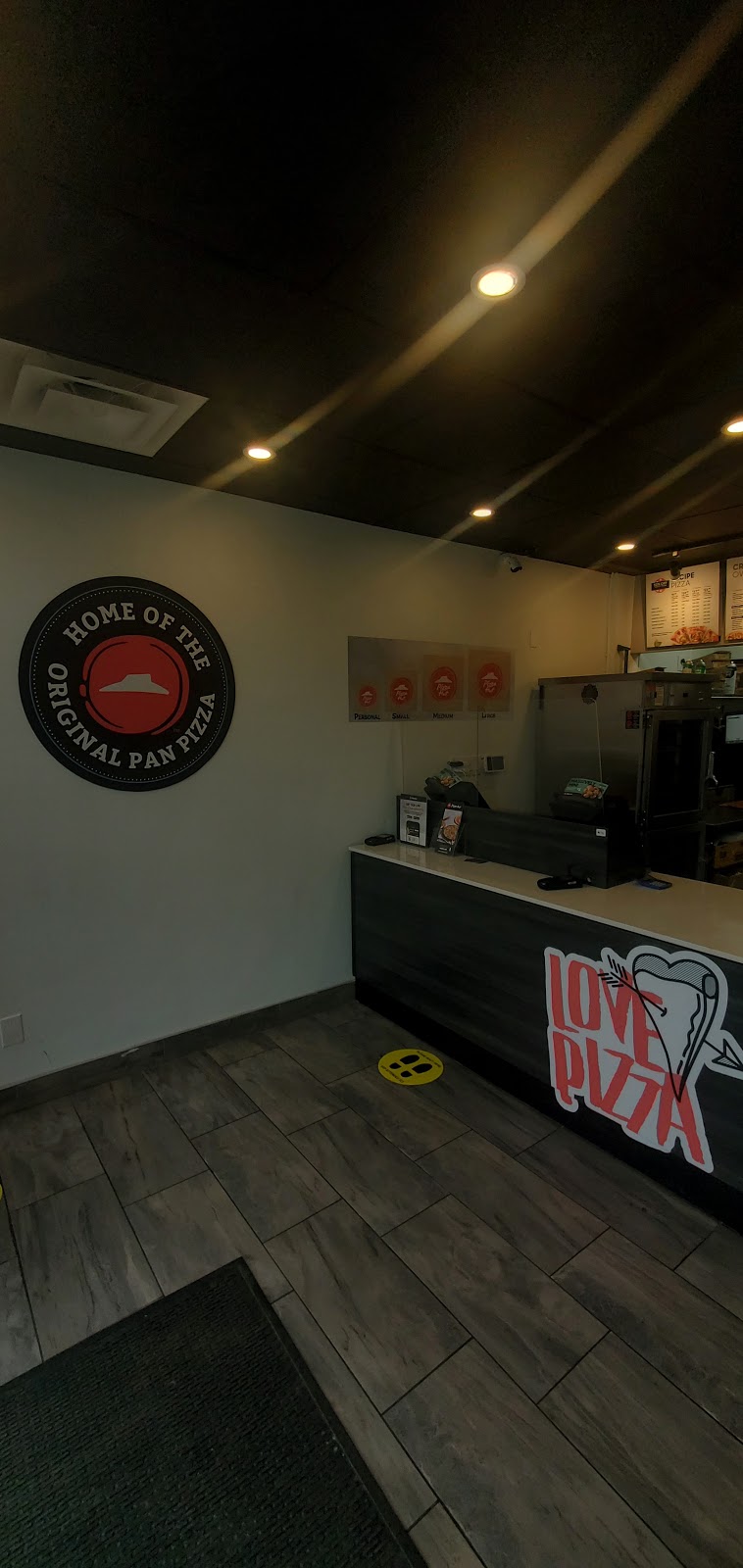 Pizza Hut | 844 Danforth Ave, Toronto, ON M4J 1L7, Canada | Phone: (416) 461-5888