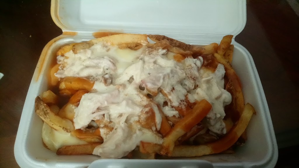 W.O.W Poutinerie | 35a Broadway, Orangeville, ON L9W 1J7, Canada | Phone: (519) 307-7229