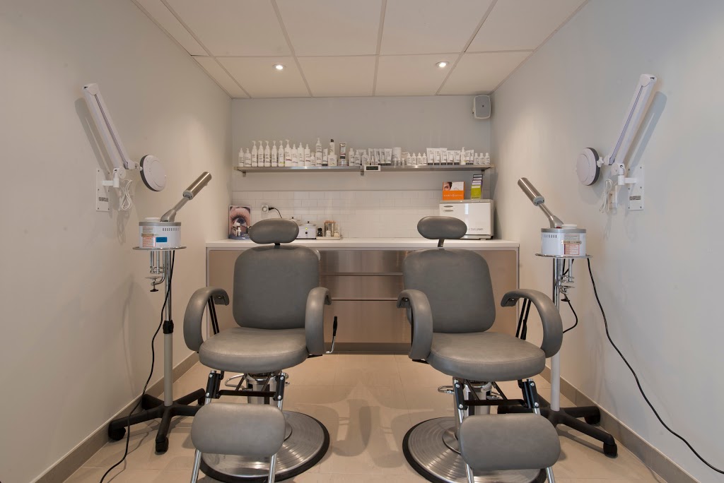 THE TEN SPOT leaside | 1657 Bayview Ave, East York, ON M4G 3C1, Canada | Phone: (416) 901-6109
