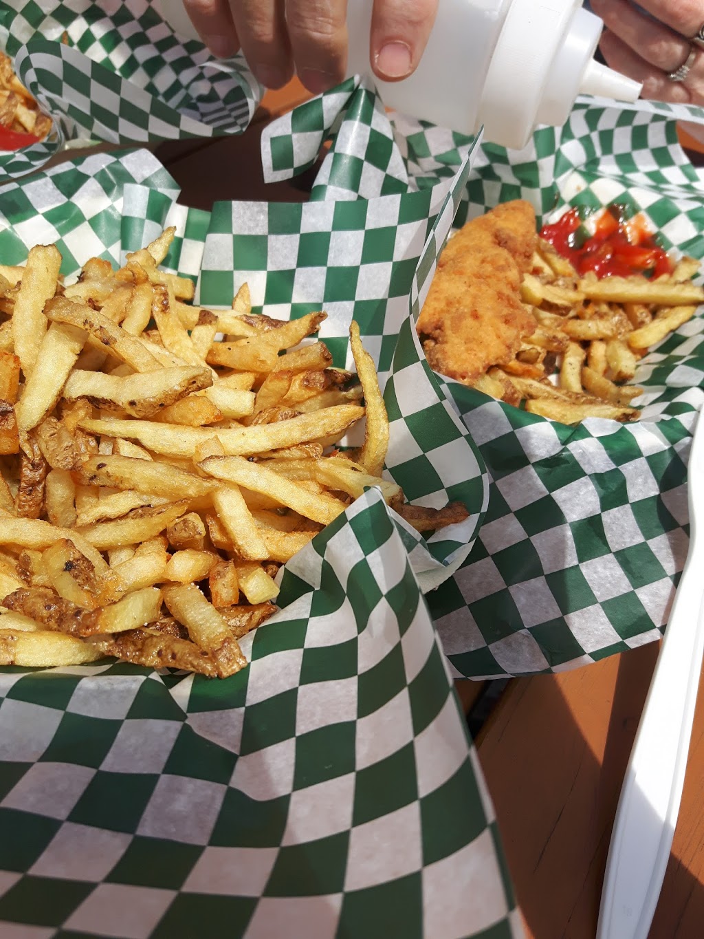 Rob Bitars Ristorante | 689 Nova Scotia Trunk 2, Elmsdale, NS B2S 1A8, Canada | Phone: (902) 883-7475